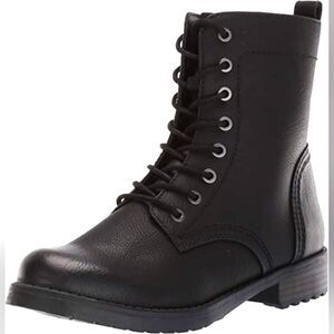 (56-1448) Amazon Essentials Women's Lace-Up Combat Boot Sz 5